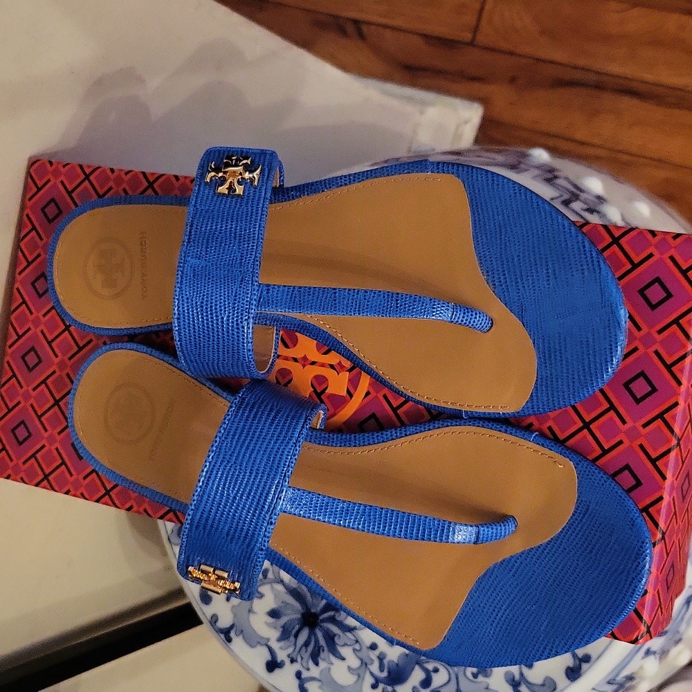 Sandals - Picture 2 of 4